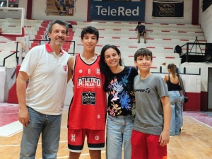 Iñaki Quintana y su familia disfrutaron el estreno en la Liga Argentina.
