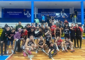 El festejo Rojinegro en Versailles.