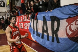 Fran Ruíz festeja el empate en la serie de cara a la Banda del Spor.