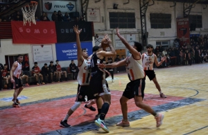 Así trataron de enjaular a la Bestia Acuña con la defensa de Central.