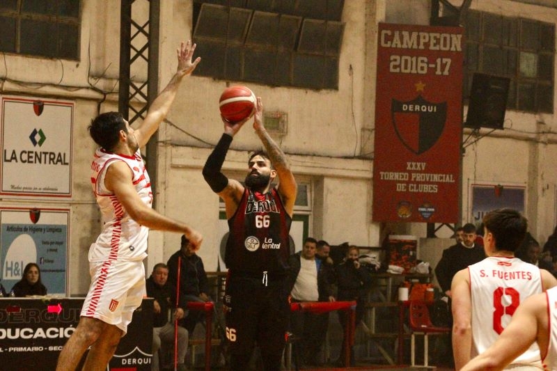 El Negro Carnovale fue decisivo en el cierre del juego.