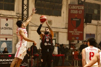 El Negro Carnovale fue decisivo en el cierre del juego.